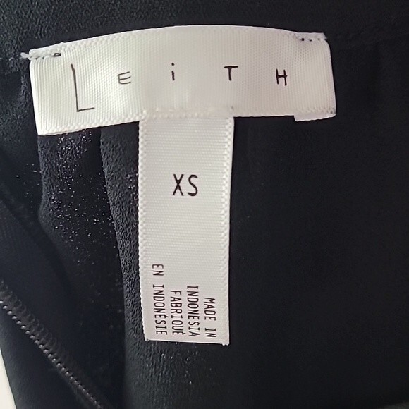 Leith Black Open Back Romper Size XS V-neck. - Picture 12 of 13